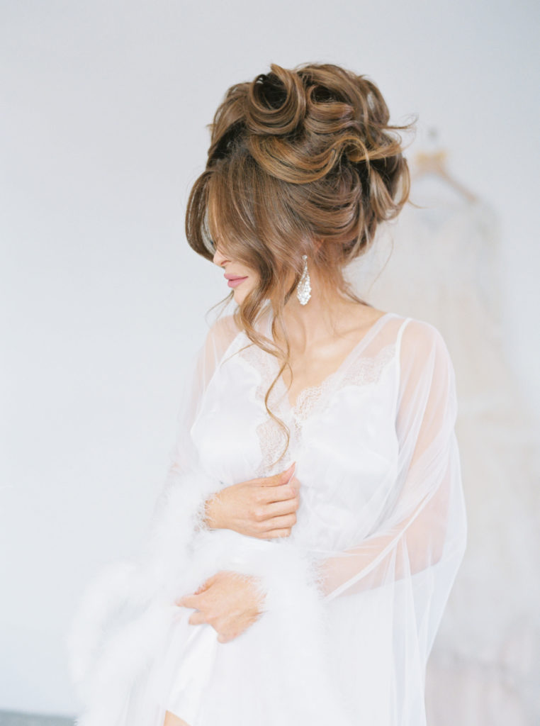  Bride in gorgeous robe